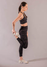 Cargar imagen en el visor de la galería, Camouflage Smooth Leggings - Kila Activewear
