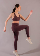 Cargar imagen en el visor de la galería, Smooth Sport Leggings - Kila Activewear
