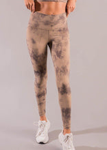 Cargar imagen en el visor de la galería, Tye Die Smooth Leggings - Kila Activewear

